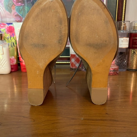 Melrose and Market Wedges - Picture 3 of 5